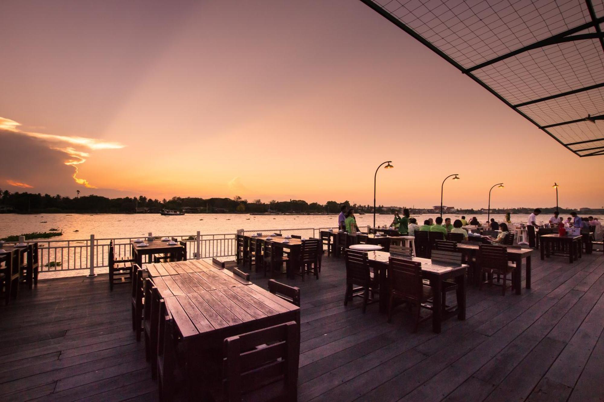 Kalanan Riverside Resort Nonthaburi Exterior photo